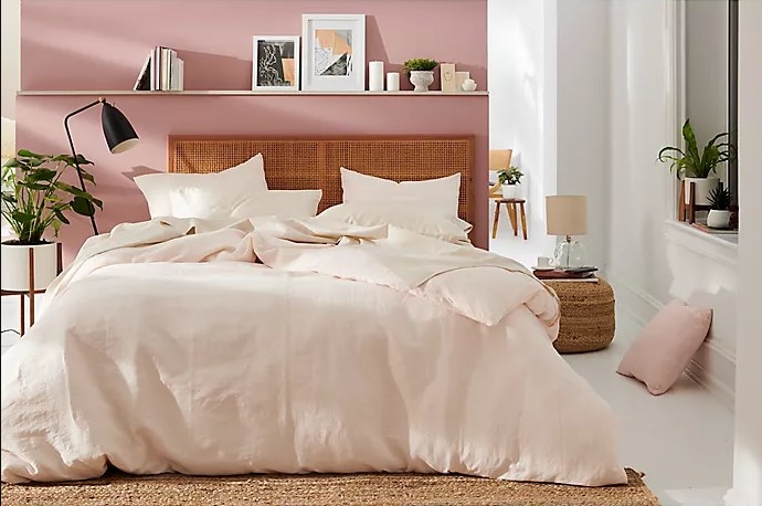 An image of a 500-thread count sheet set on a bed