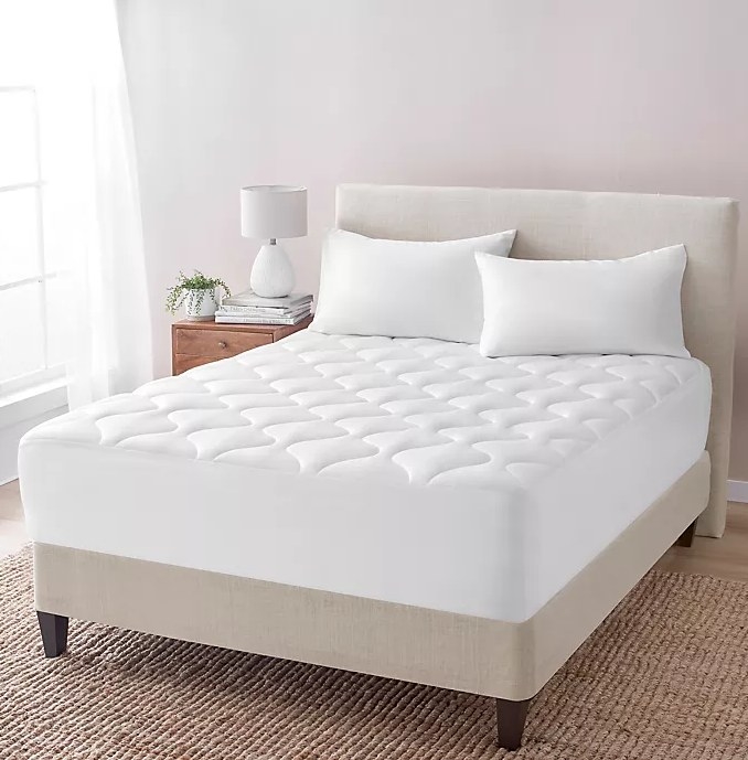 An image of a mattress pad with temperature regulation