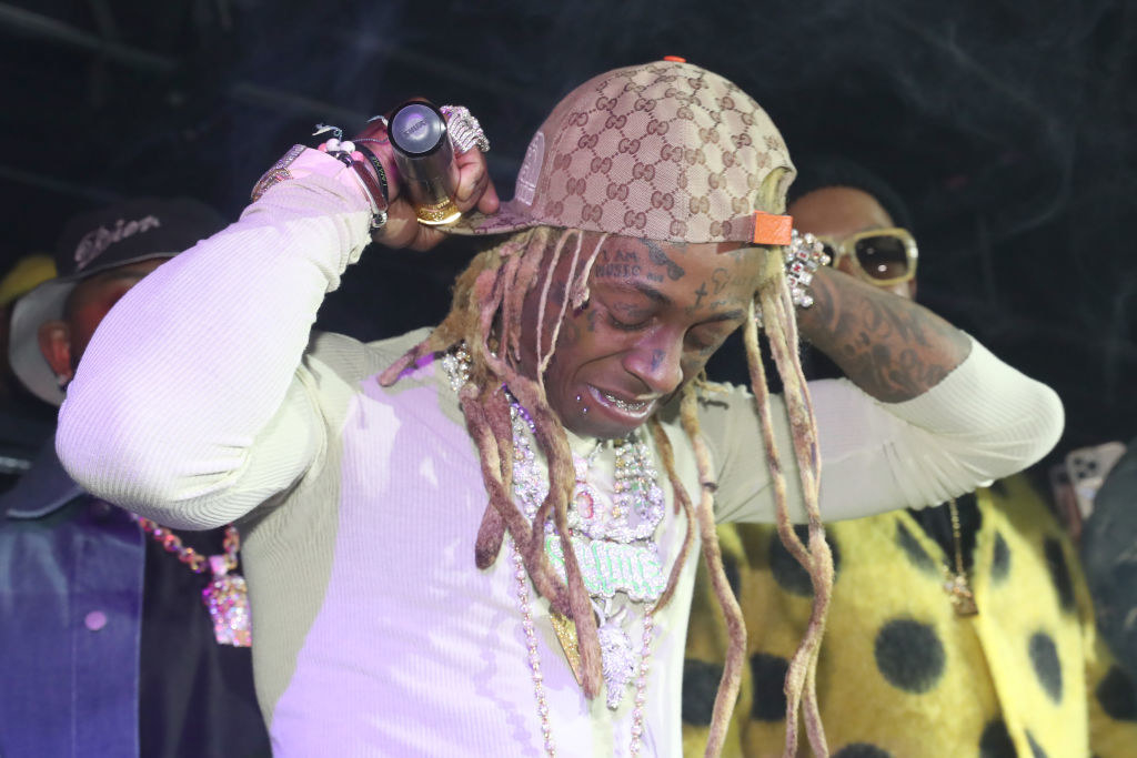 Lil Wayne dancing on stage