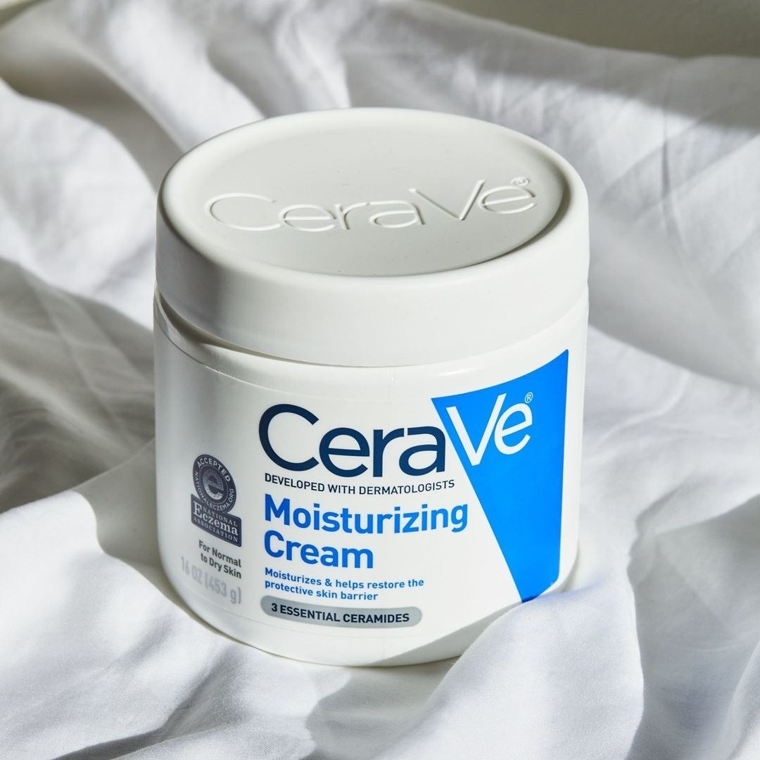Crema hidratante CeraVe diaria para rostro y cuerpo