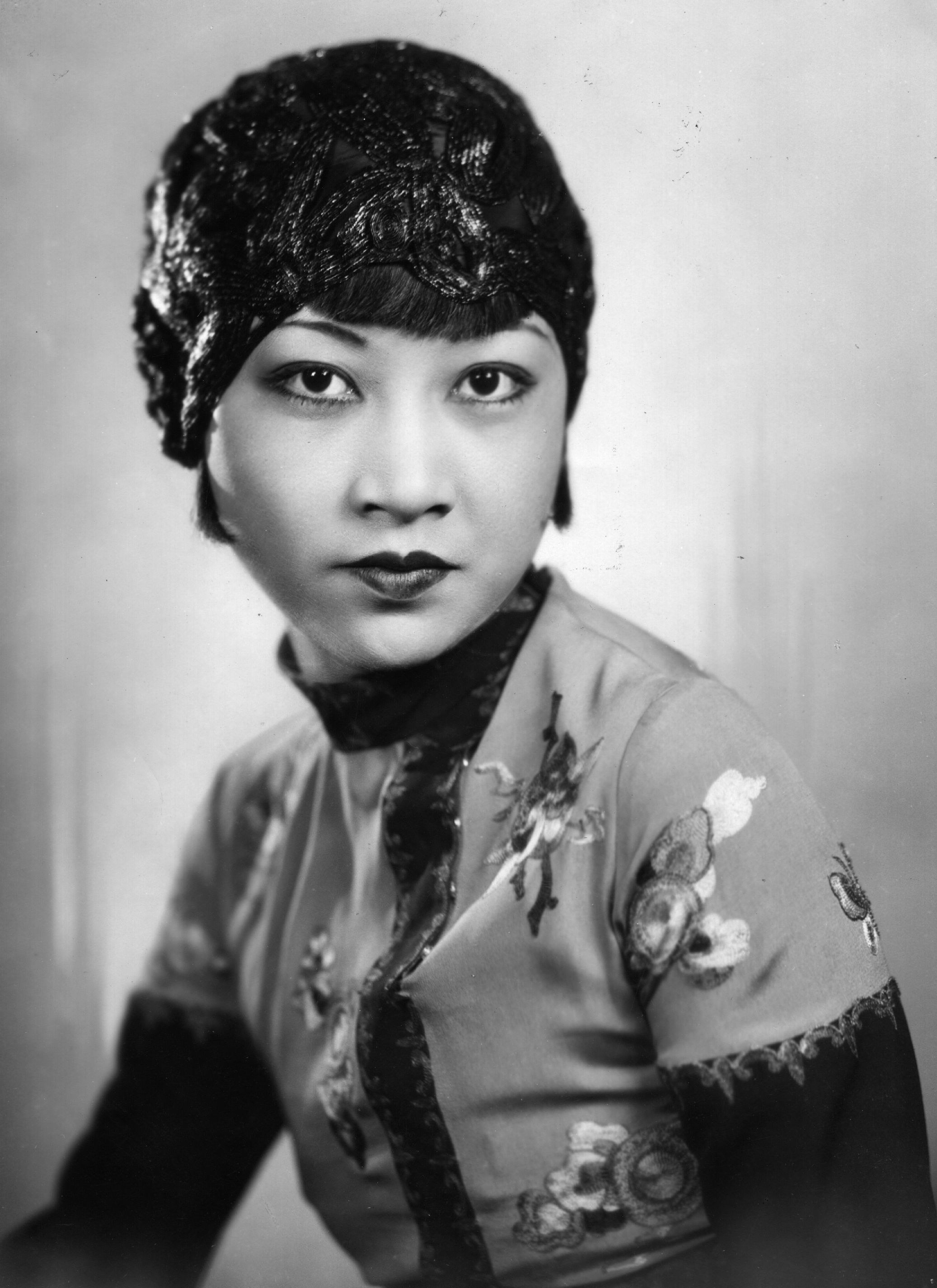 Wong posing for a portrait in 1929