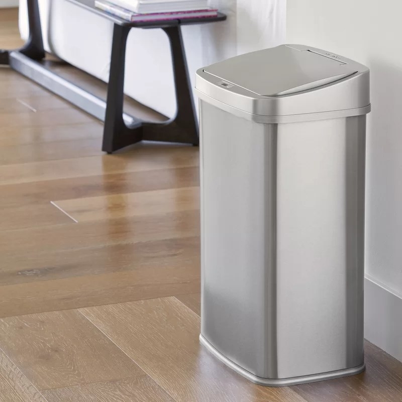The trash can in the color Silver