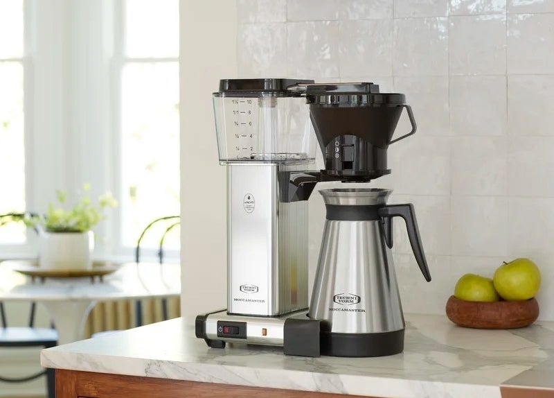The coffee maker in the color Polished Silver
