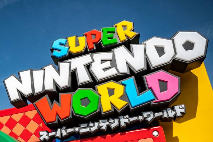 Logo of the Super Nintendo World in Japan