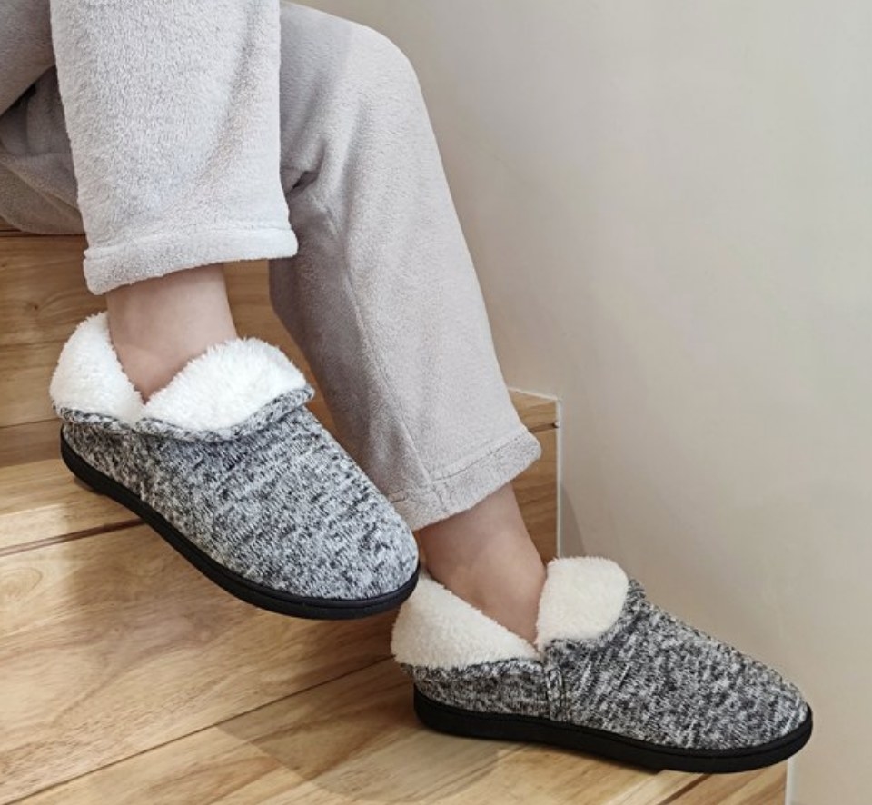 A model wearing grey slipper booties