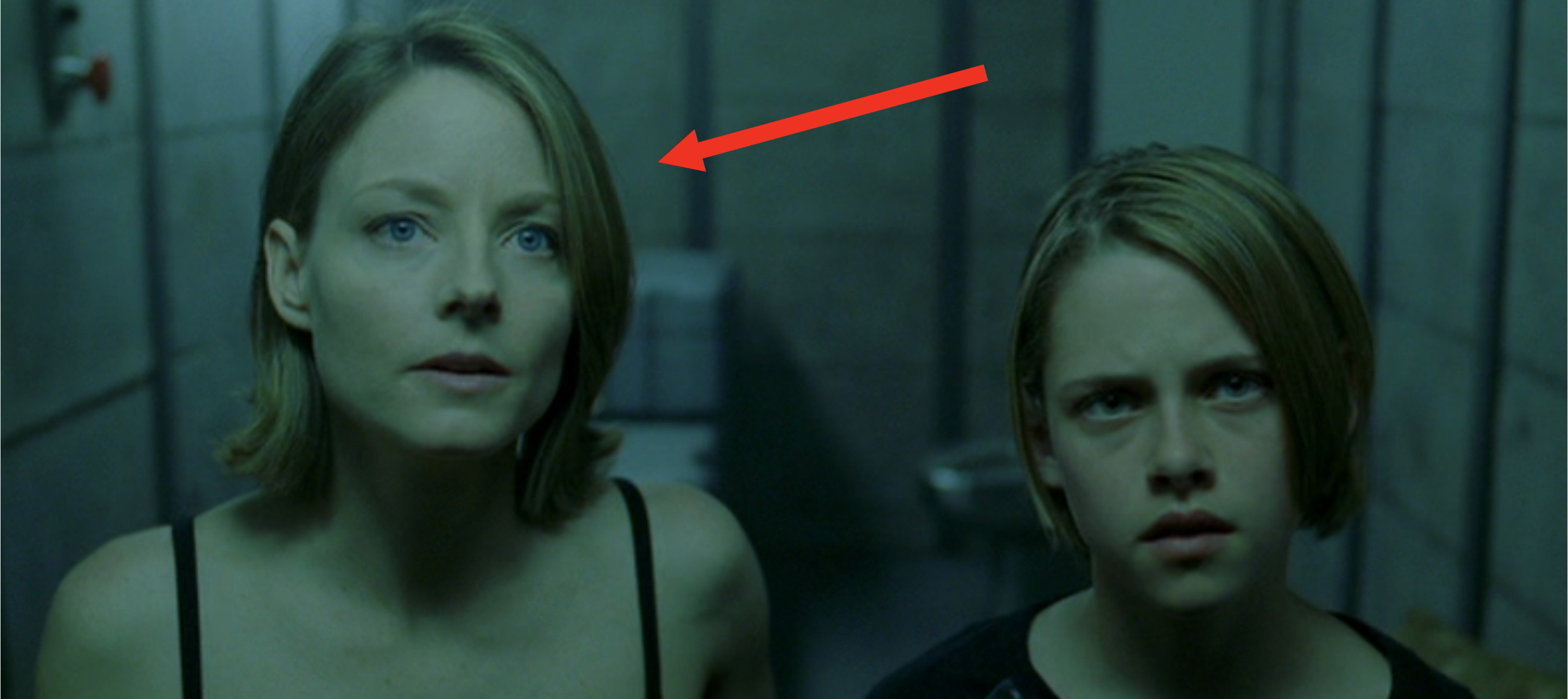 an arrow points to Jodie Foster as she stands with costar Kristin Stewart