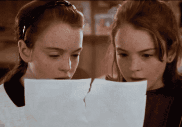 Hallie and Annie from &quot;The Parent Trap&quot; looking at a picture of their parents