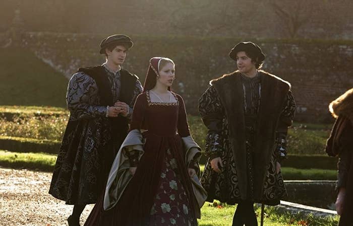 Andrew Garfield walks with Scarlett Johansson and Jim Sturgess through a courtyard