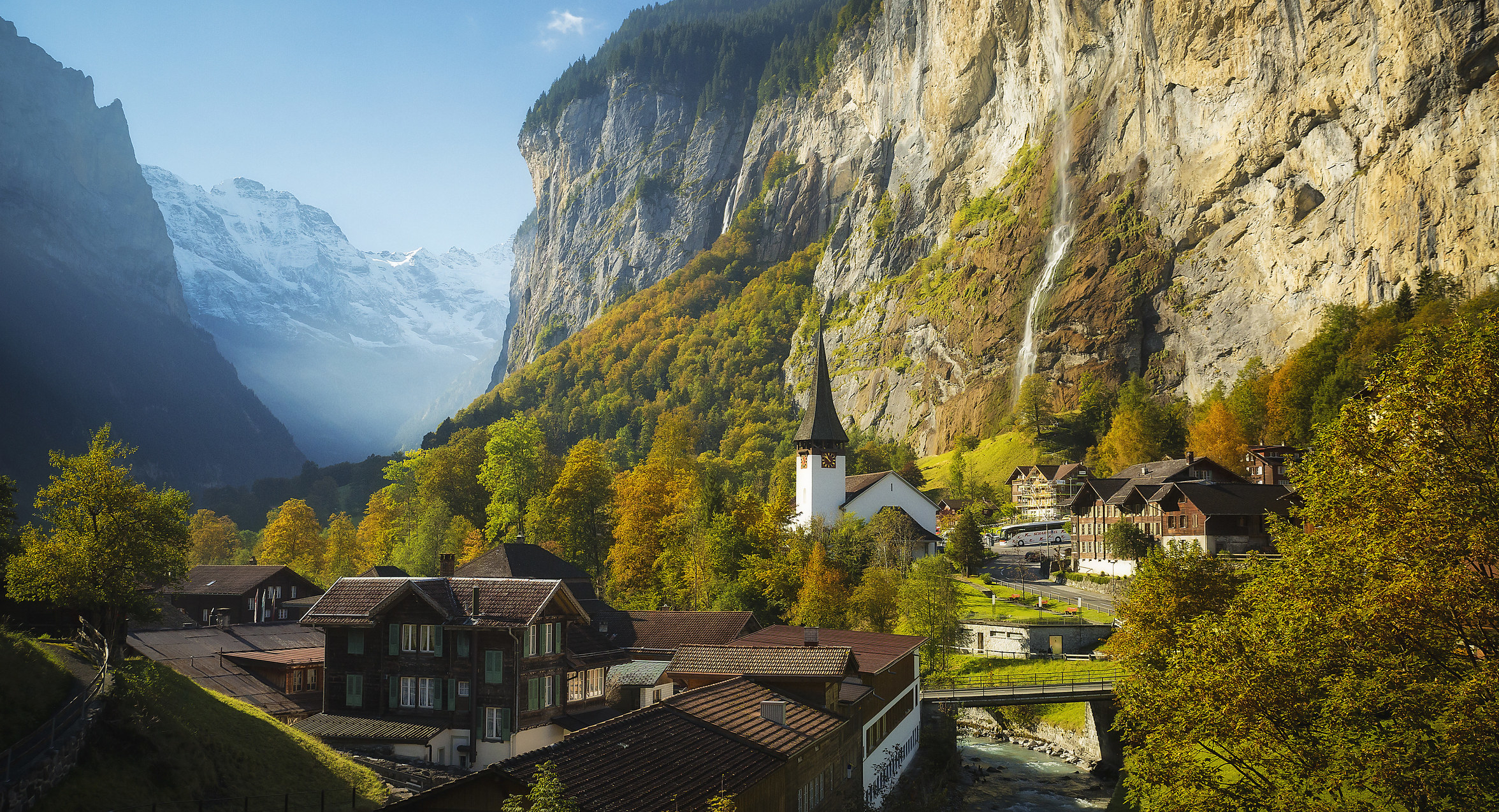 日出Lauterbrunnen山谷,瑞士。
