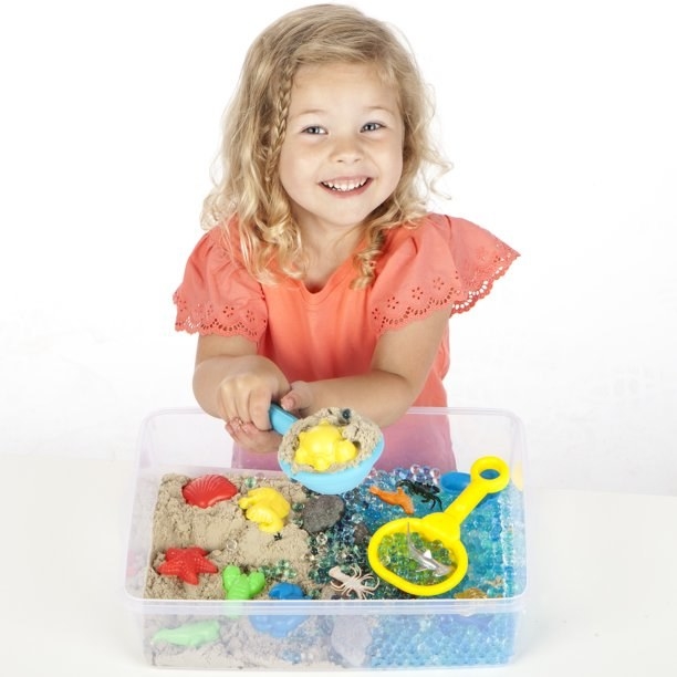 Kid playing with sensory kit