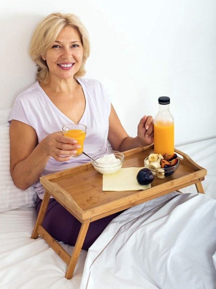 A model using a bamboo bed tray to eat