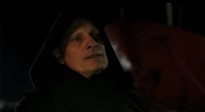 Saul wearing a black hood in &quot;Crimes of the Future&quot; (2022)