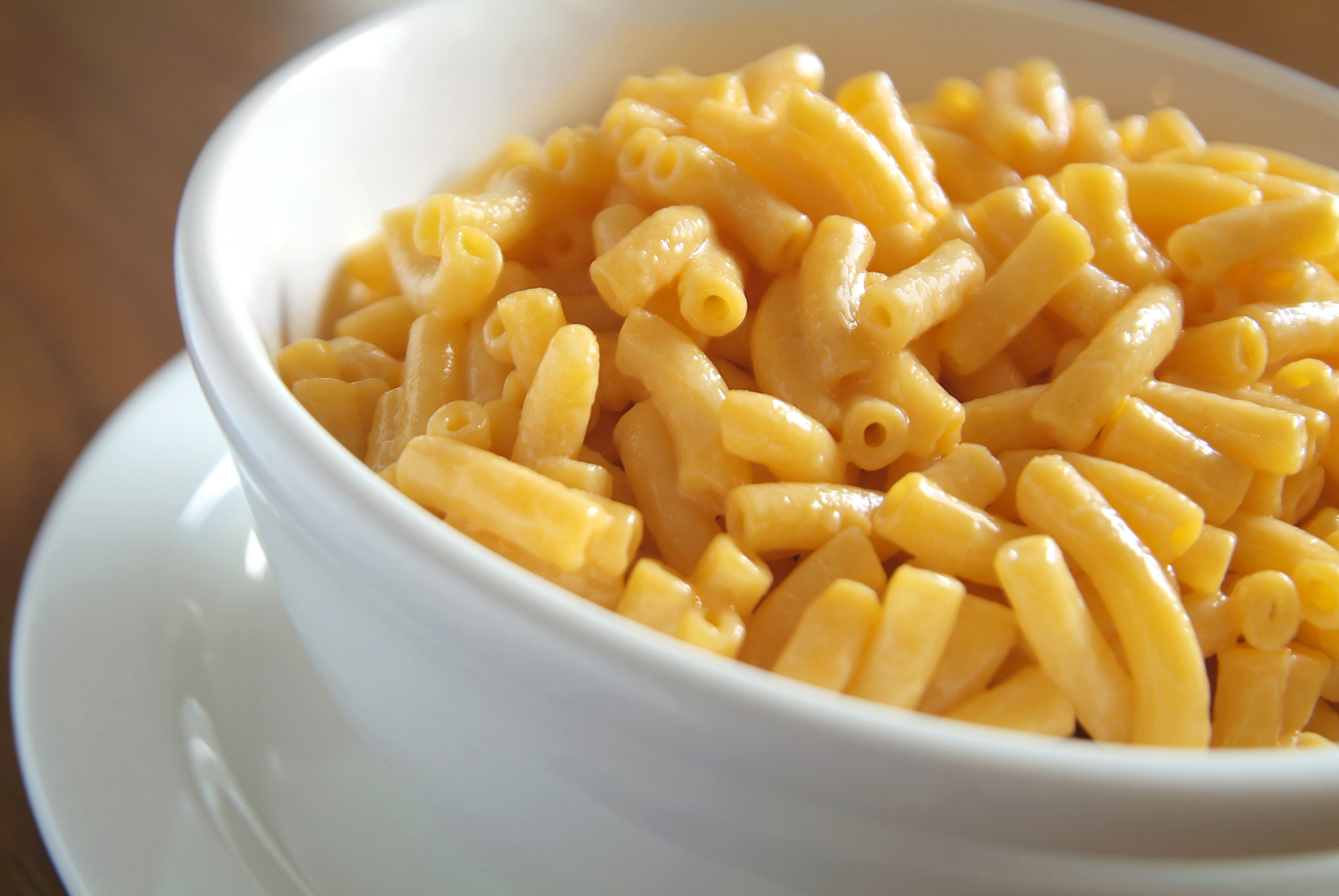 Kraft mac &#x27;n&#x27; cheese in a bowl.