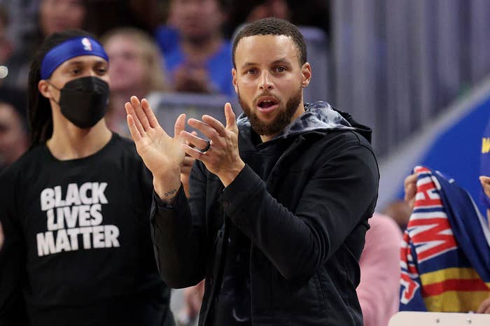 Steph claps his hands on the sidelines