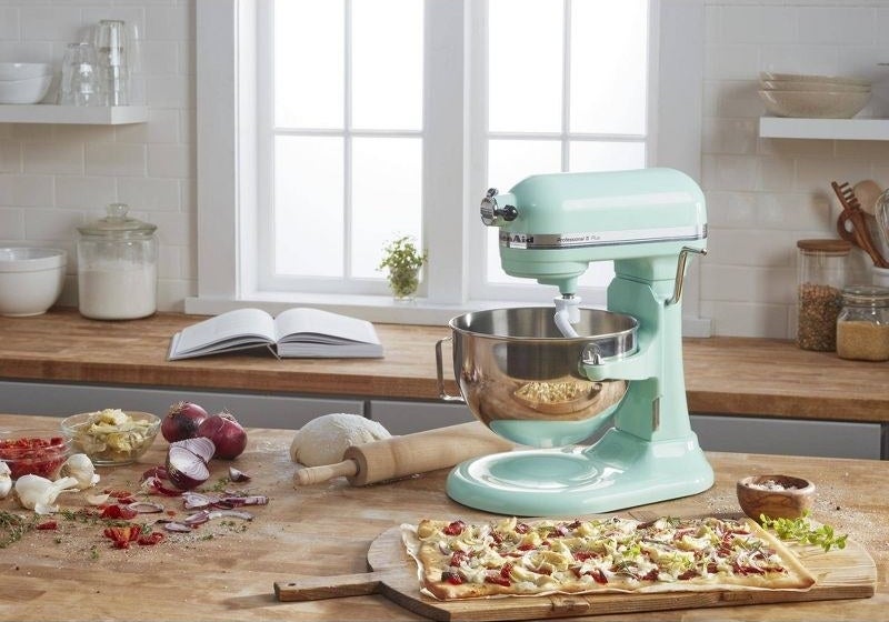 the turquoise mixer used to mix dough for pizza