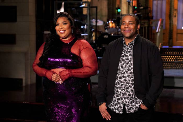 Lizzo stands next to Kenan Thompson