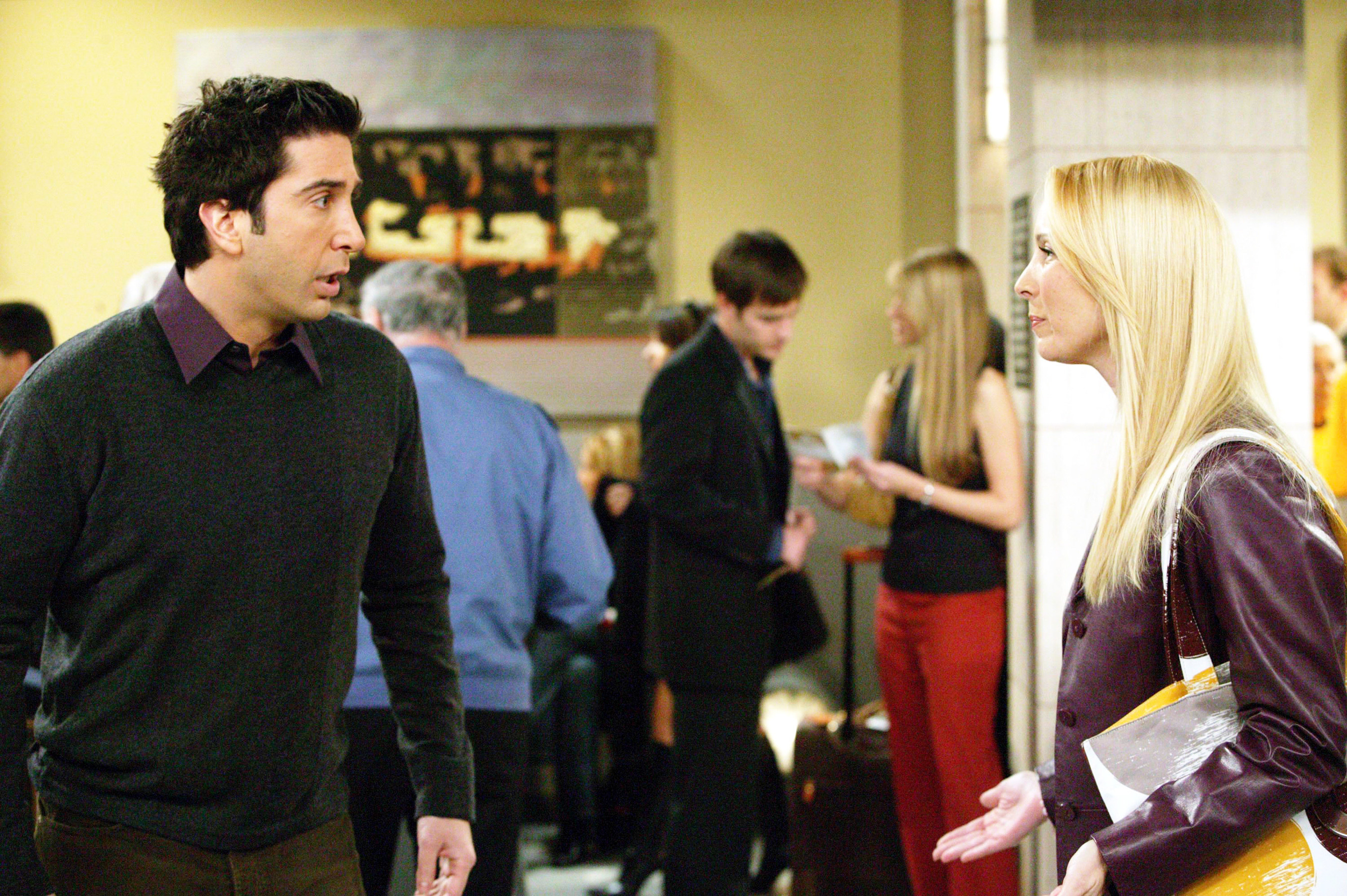 David Schwimmer and Lisa Kudrow look tense in an airport
