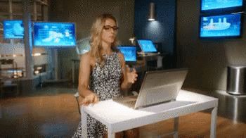 Felicity from &quot;Arrow&quot; cracking her knuckles before typing on her laptop