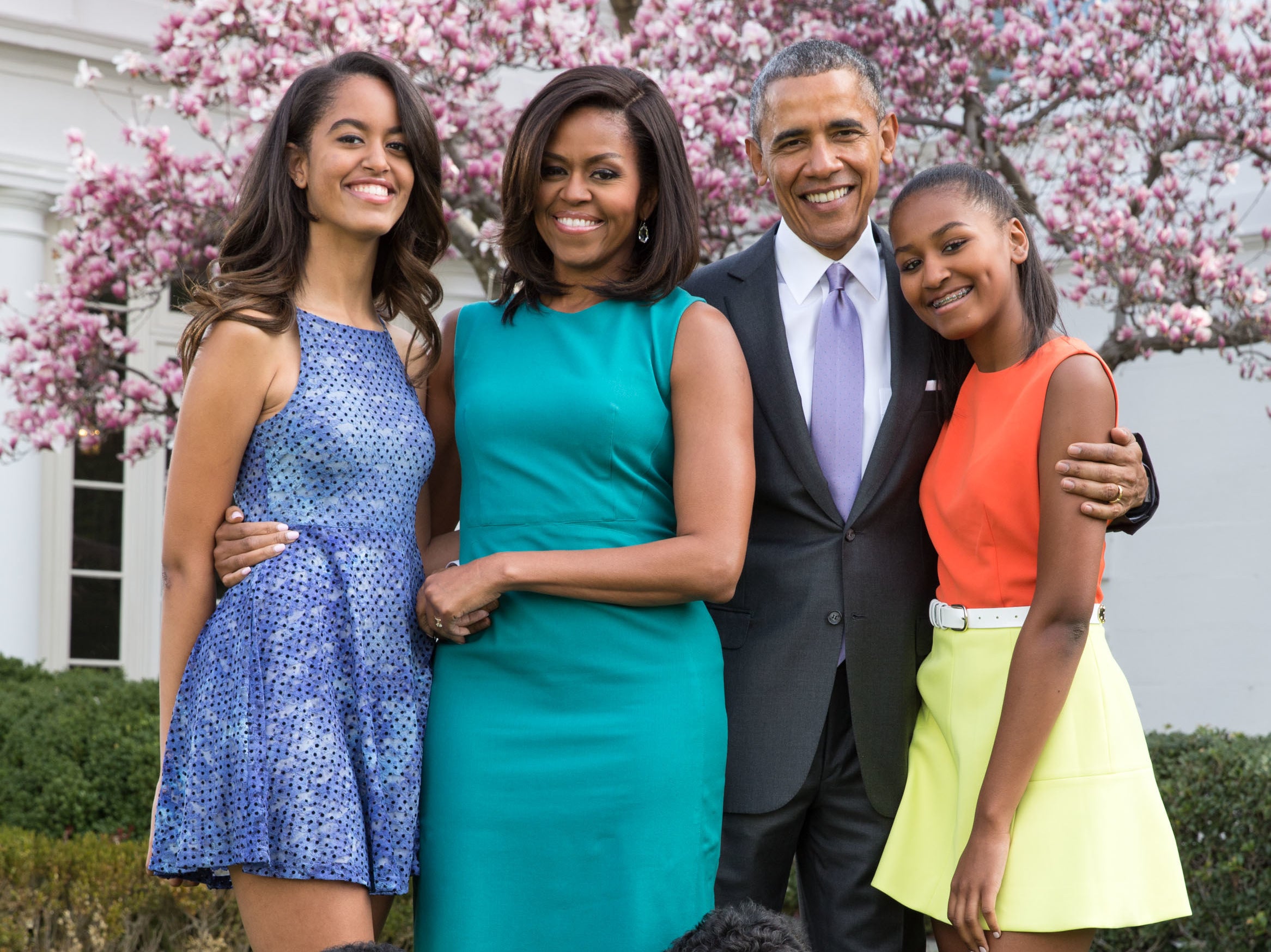 A family photo outside the white house