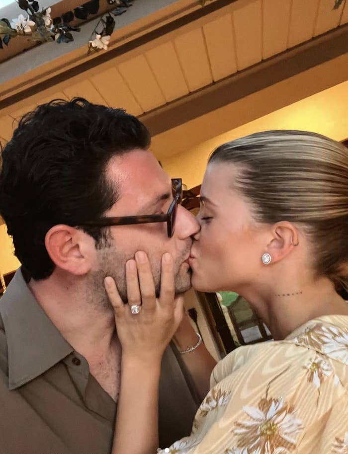 Sofia kisses Eliott while showing off her engagement ring
