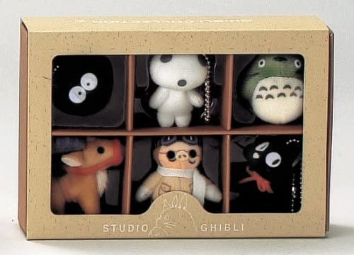 cajita con seis llaveros de personajes icónicos de Studio Ghibli