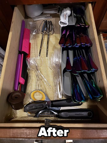 a reviewer photo of the same drawer labeled 