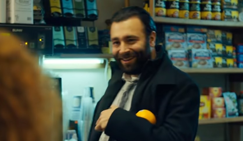 Yoni Lotan as a jerk in a deli