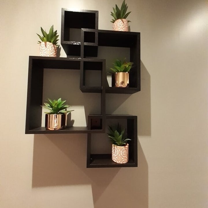 reviewer photo of the shelves in black