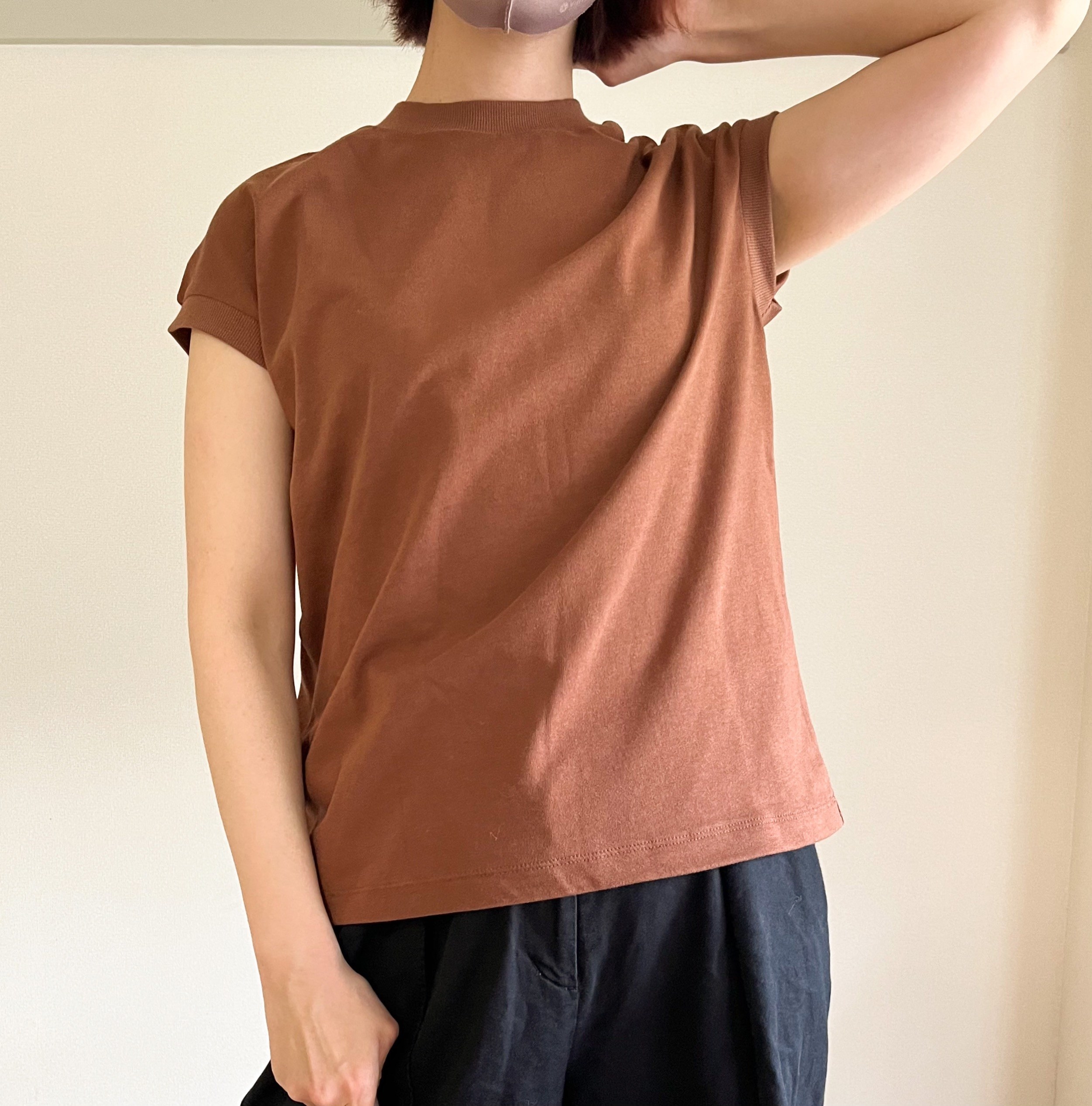 家のtシャツ全部コレにしたい 無印良品の 990円トップス 二の腕がめちゃめちゃスッキリ見える