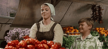 Julie Andrews juggling tomatoes