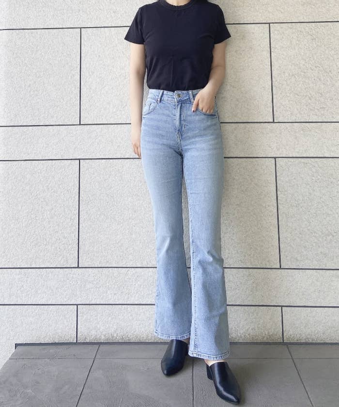 夏までガンガン着回せる H Amp Mの 美脚デニム シルエットが綺麗すぎて思わず見惚れた