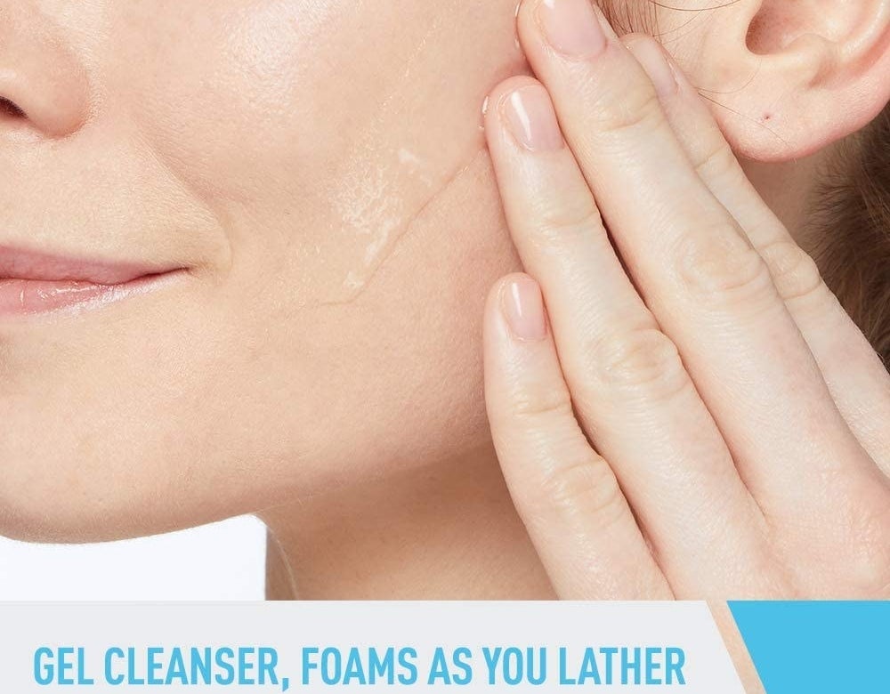 gel facial exfoliante cerave para pieles ásperas