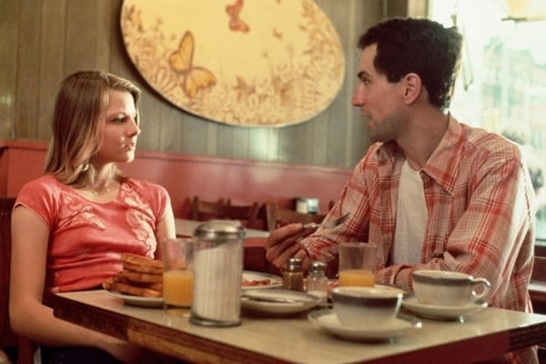 Jodie and Robert De Niro sitting at a diner table