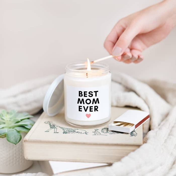A candle that says best mom ever
