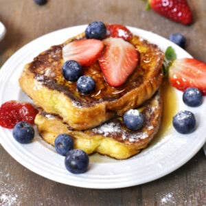 French Toast With Berries And Syrup 