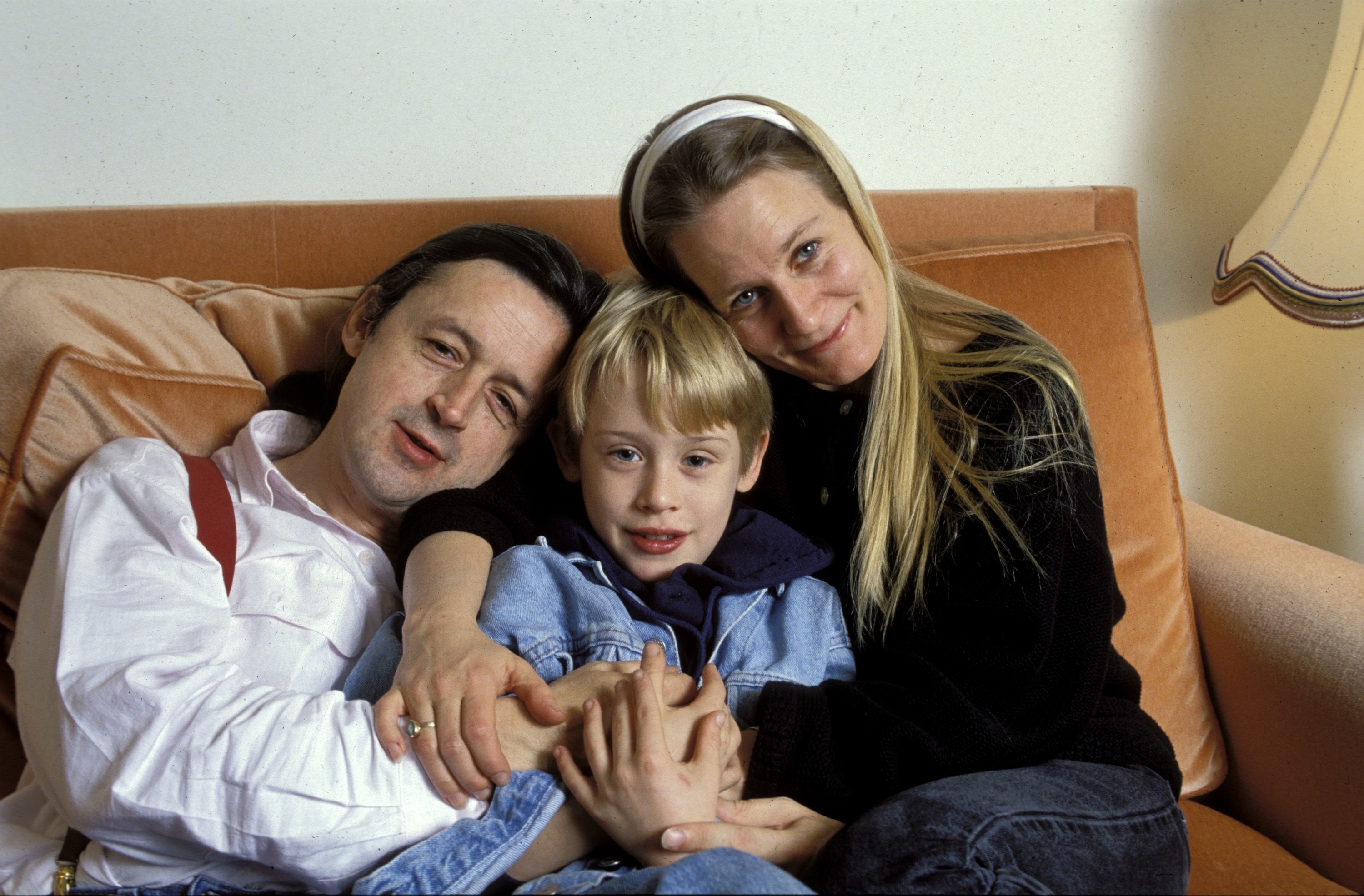Young Macaulay Culkin with his parents.