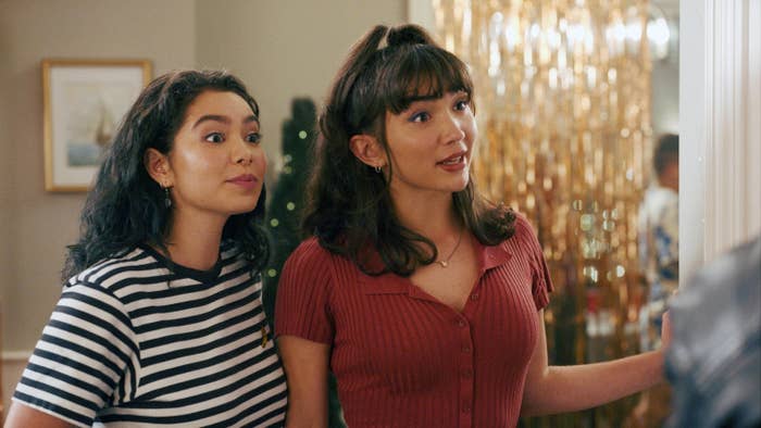 Auli'l Cravalho and Rowan Blanchard in Crush