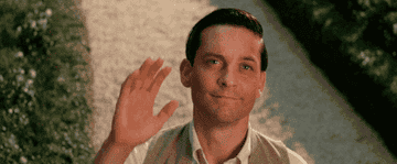 Tobey McGuire waving in The Great Gatsby