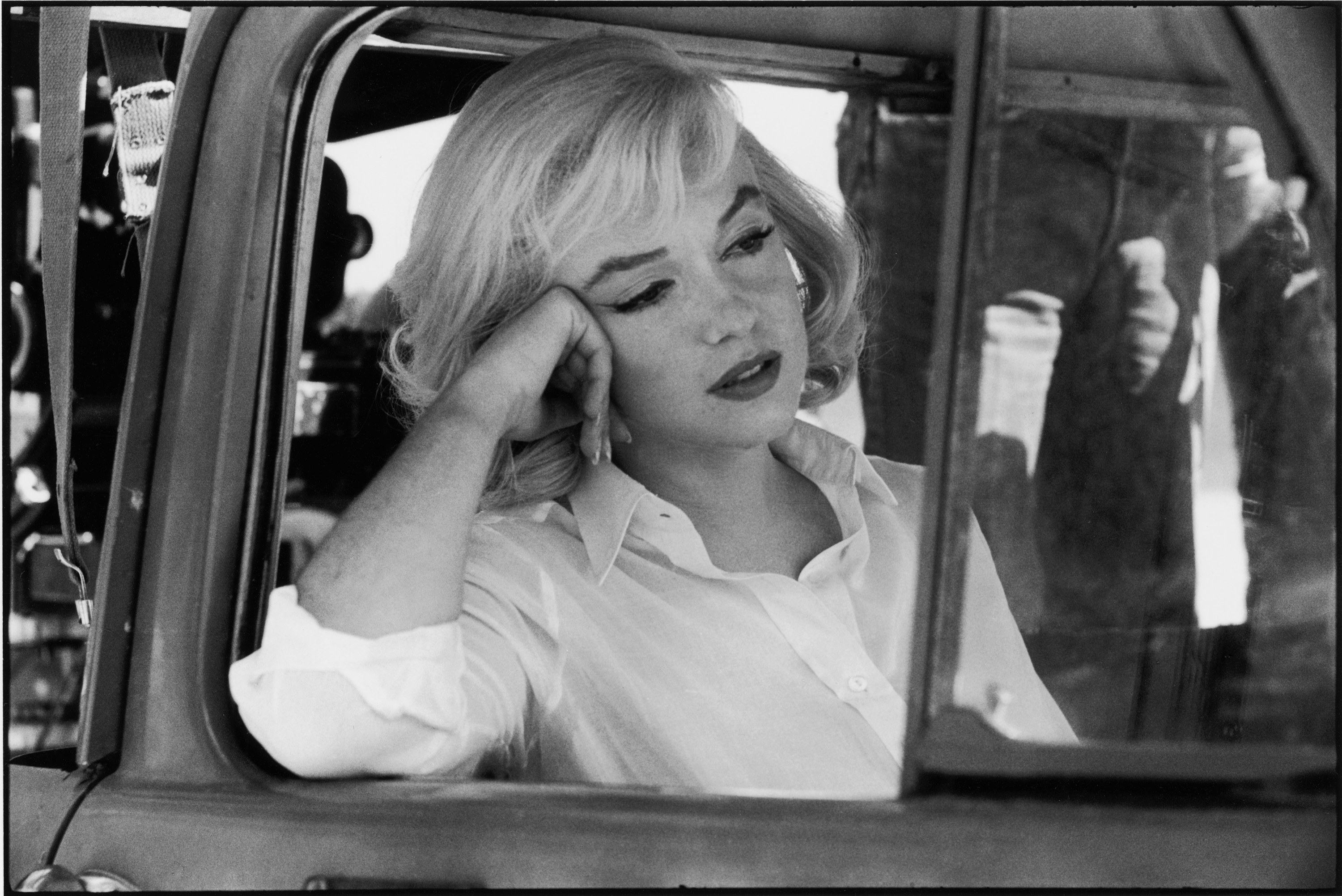 Marilyn Monroe as Roslyn sits in a car while filming &quot;The Misfits&quot;