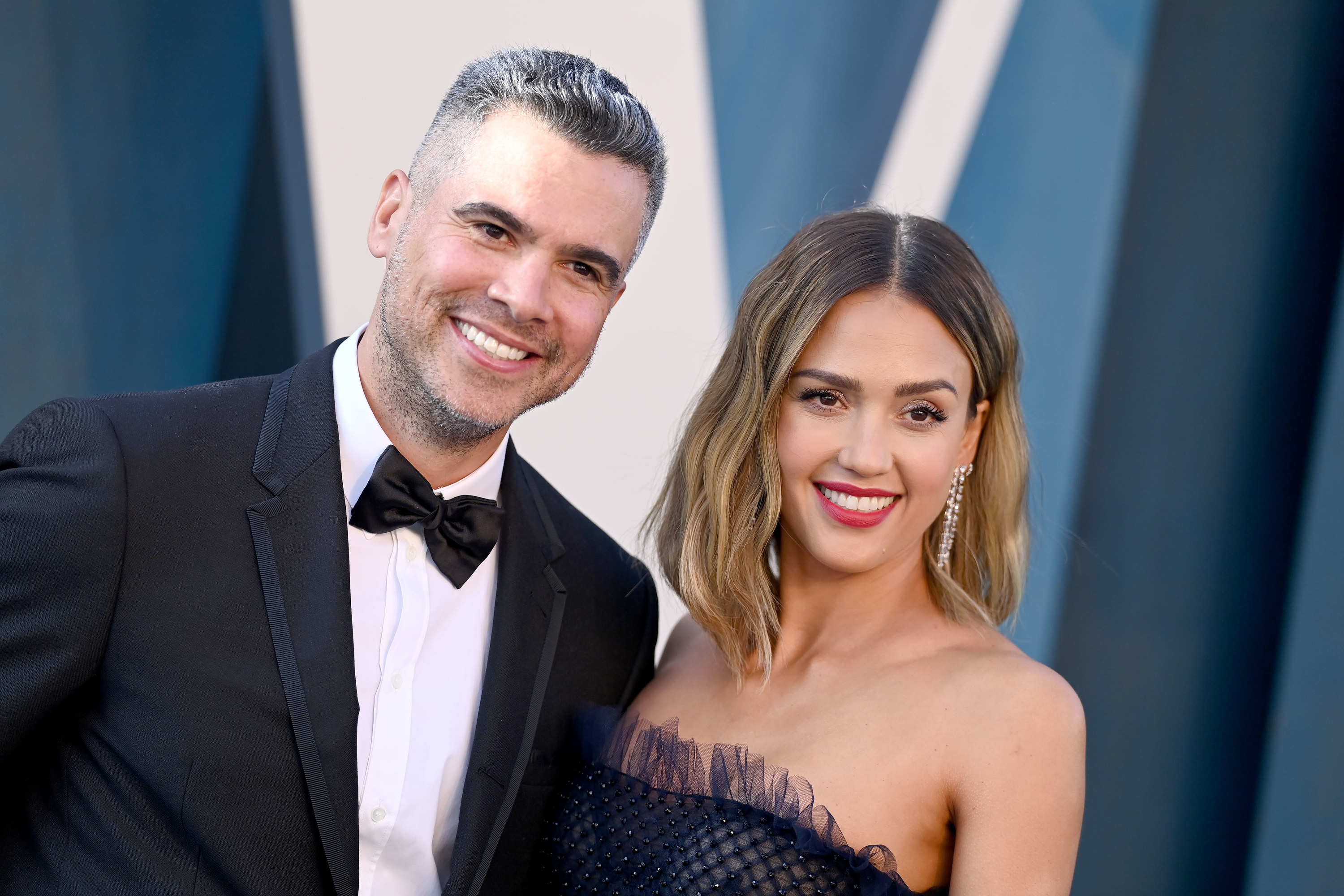 Cash Warren and Jessica Alba attend the 2022 Vanity Fair Oscar Party hosted by Radhika Jones at Wallis Annenberg Center for the Performing Arts