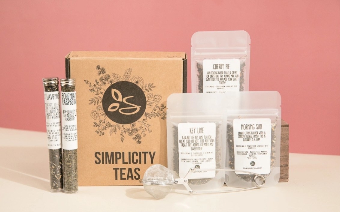 An image of a five teas and a reusable tea strainer included in the Cratejoy tea of the month subscription box