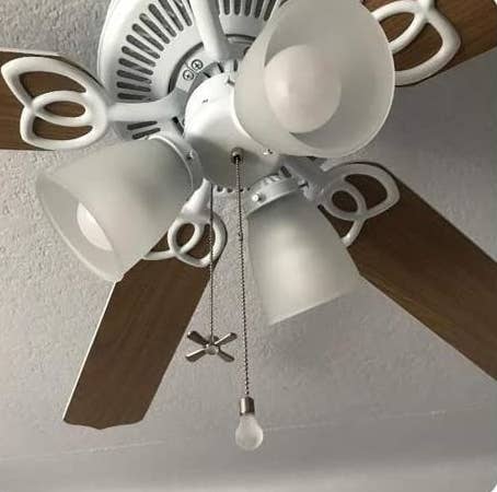 the chains on a fan