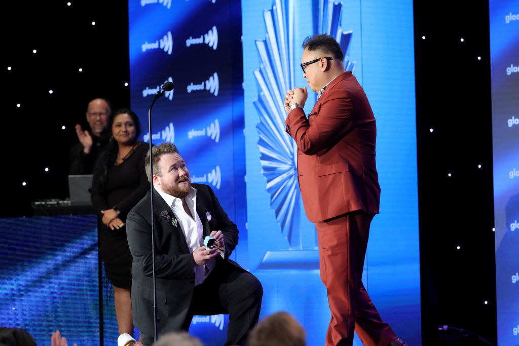 Zeke Smith proposing to Nico Santos at the GLAAD Awards