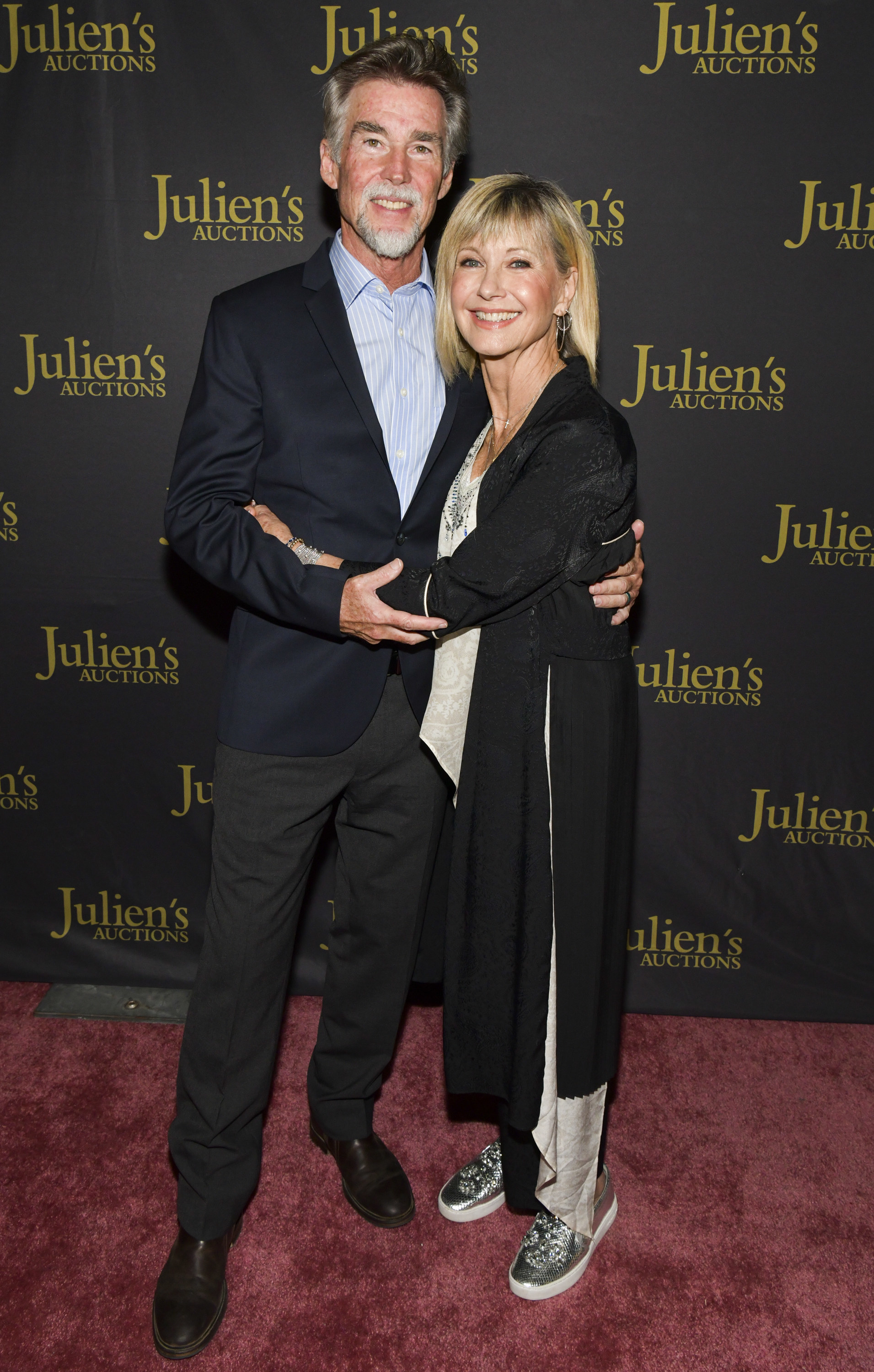 Olivia Newton-John and John Easterling pose at a VIP reception for the Property of Olivia Newton-John Auction Event at Julien&#x27;s Auctions in 2019
