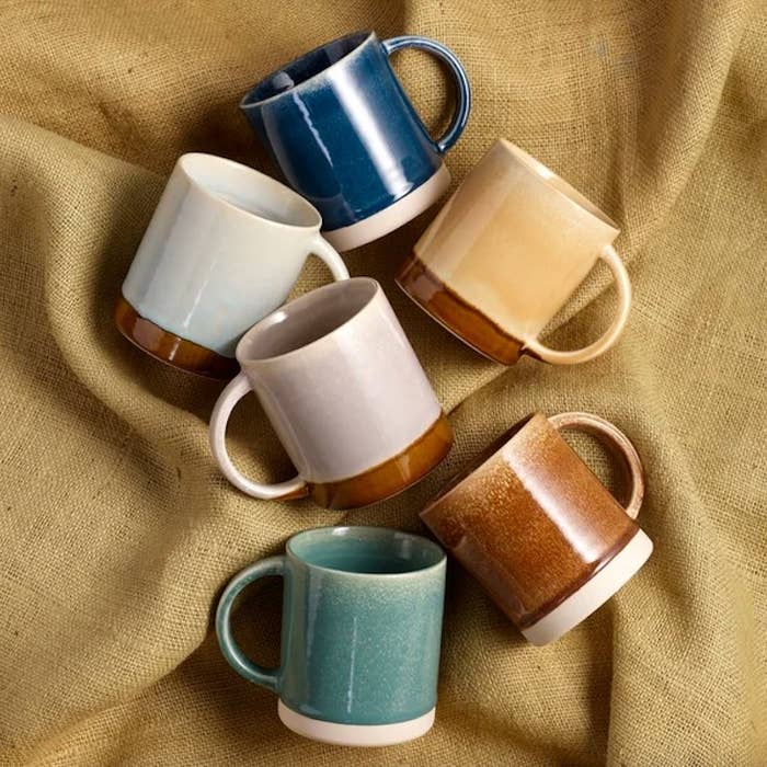 the six different colored mugs