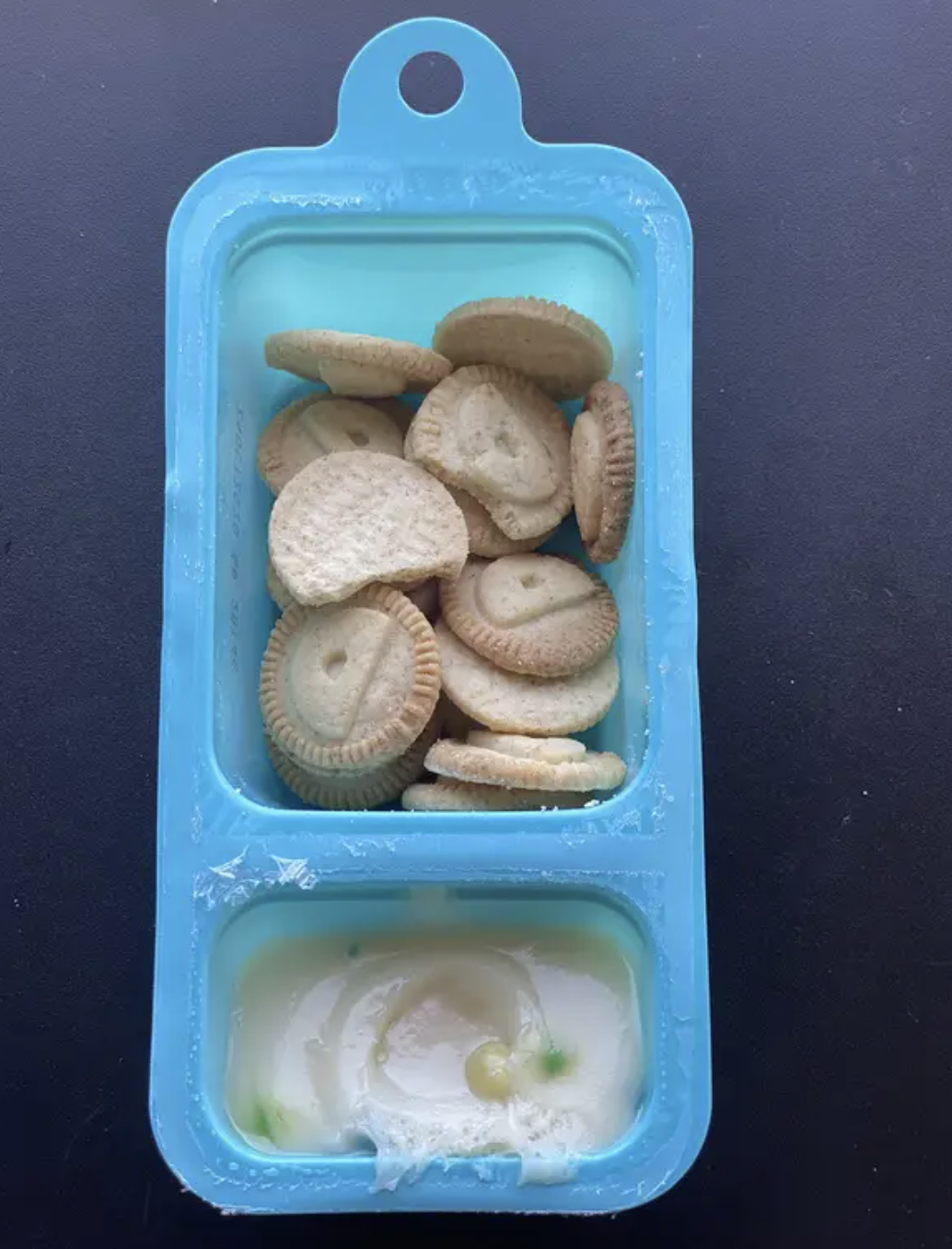 two different compartments for the icing and small cookies