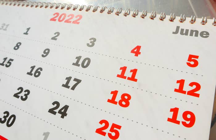 A calendar zeroed in on the weekends of June 2022