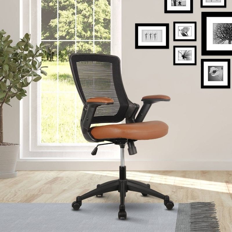 The task chair in the color Brown