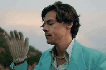 A GIF from Harry Styles&#x27; music video