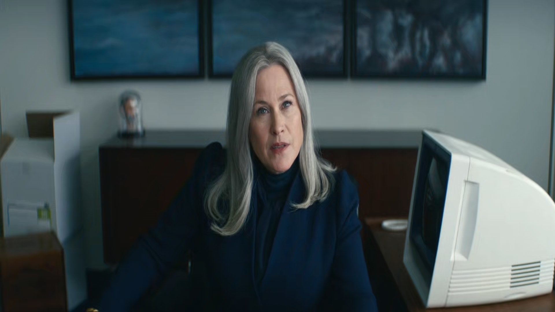 Patricia Arquette speaks to someone
